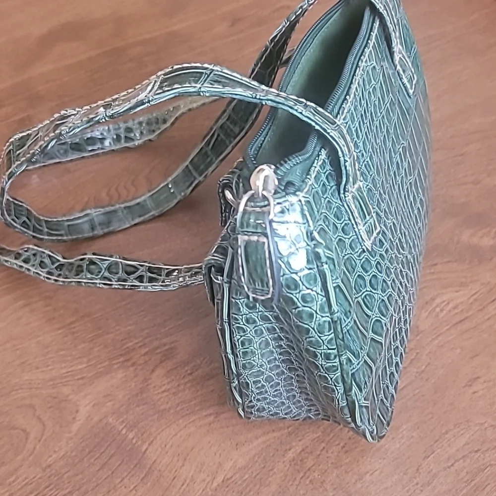 Elegant Green Crocodile-Embossed Women's Shoulder Bag Small Excellent Condition‎